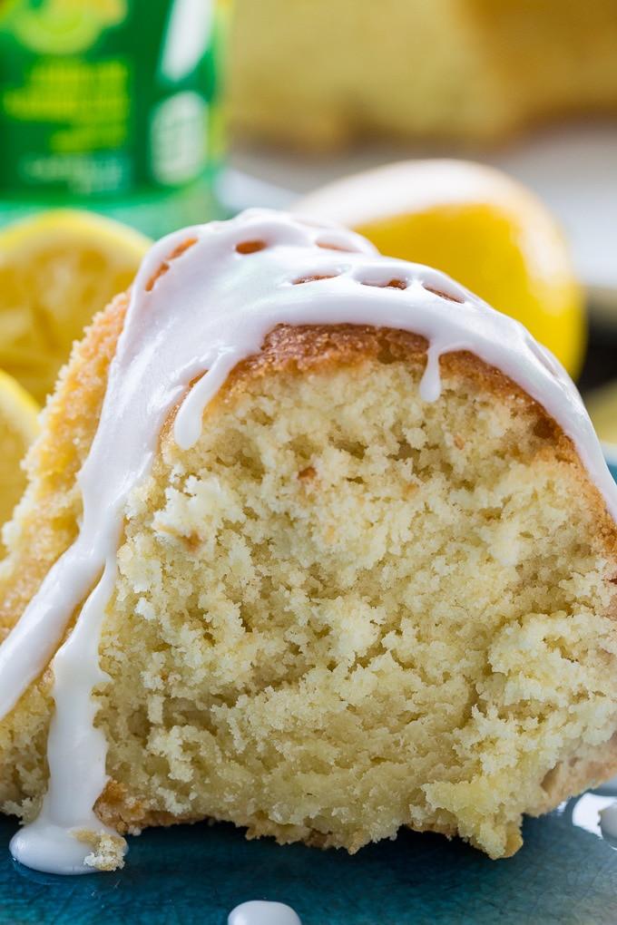 Old-fashioned 7UP Cake
