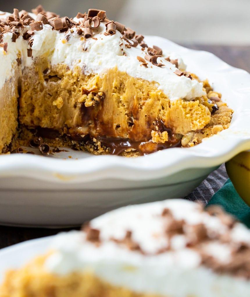 Creamy Peanut Butter Banana Pie in a white pie pan.