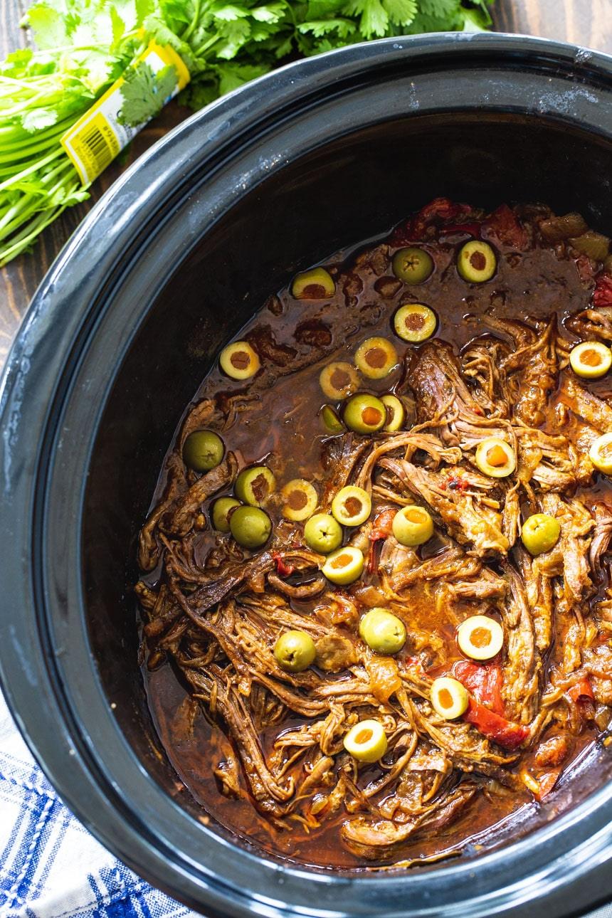 Ropa Vieja in a black crock pot.