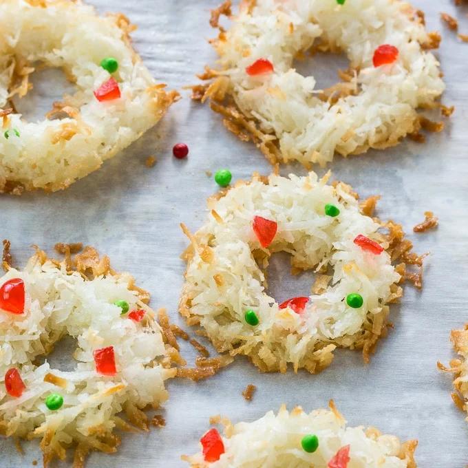 Wreath Macaroons