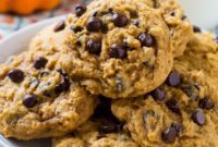 Spiced Soft Pumpkin Chocolate Chip Cookies