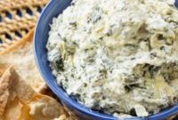 Creamy Crock Pot Spinach Artichoke Dip