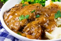 Tender Slow Cooker Cubed Steak with Gravy