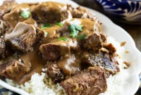 Slow Cooker Tender Beef Tips in Rich Gravy