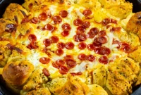 Pull-Apart Pizza Dip Wreath