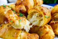 Crispy Air Fryer Cheesy Garlic Crescents