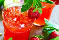 Sparkling Strawberry Mojito